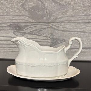Elegant White Gravy Boat with Saucer